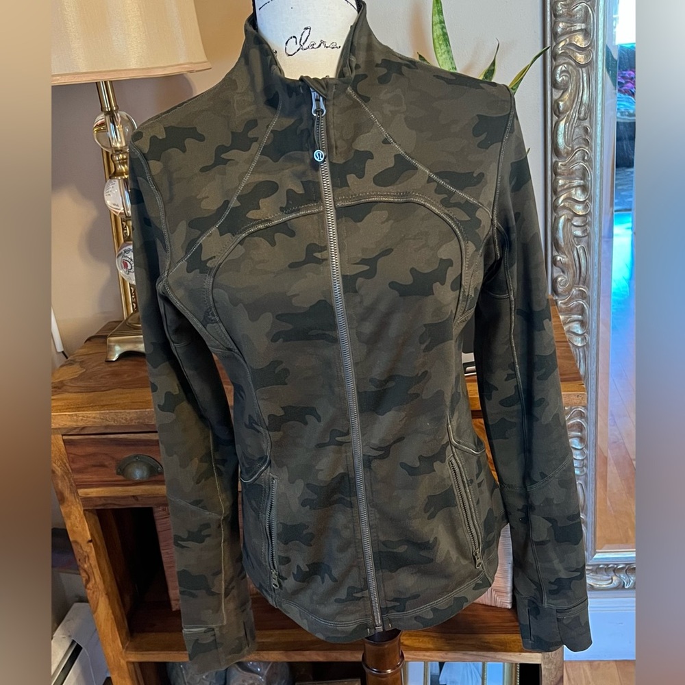 Lululemon Define Green Camo Jacket Sz 8